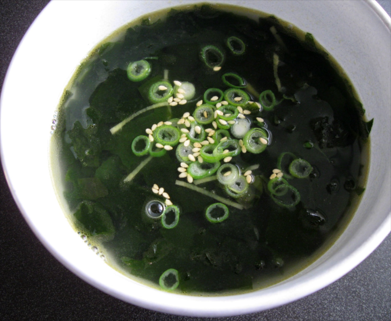 Wakame vištienos sultinys