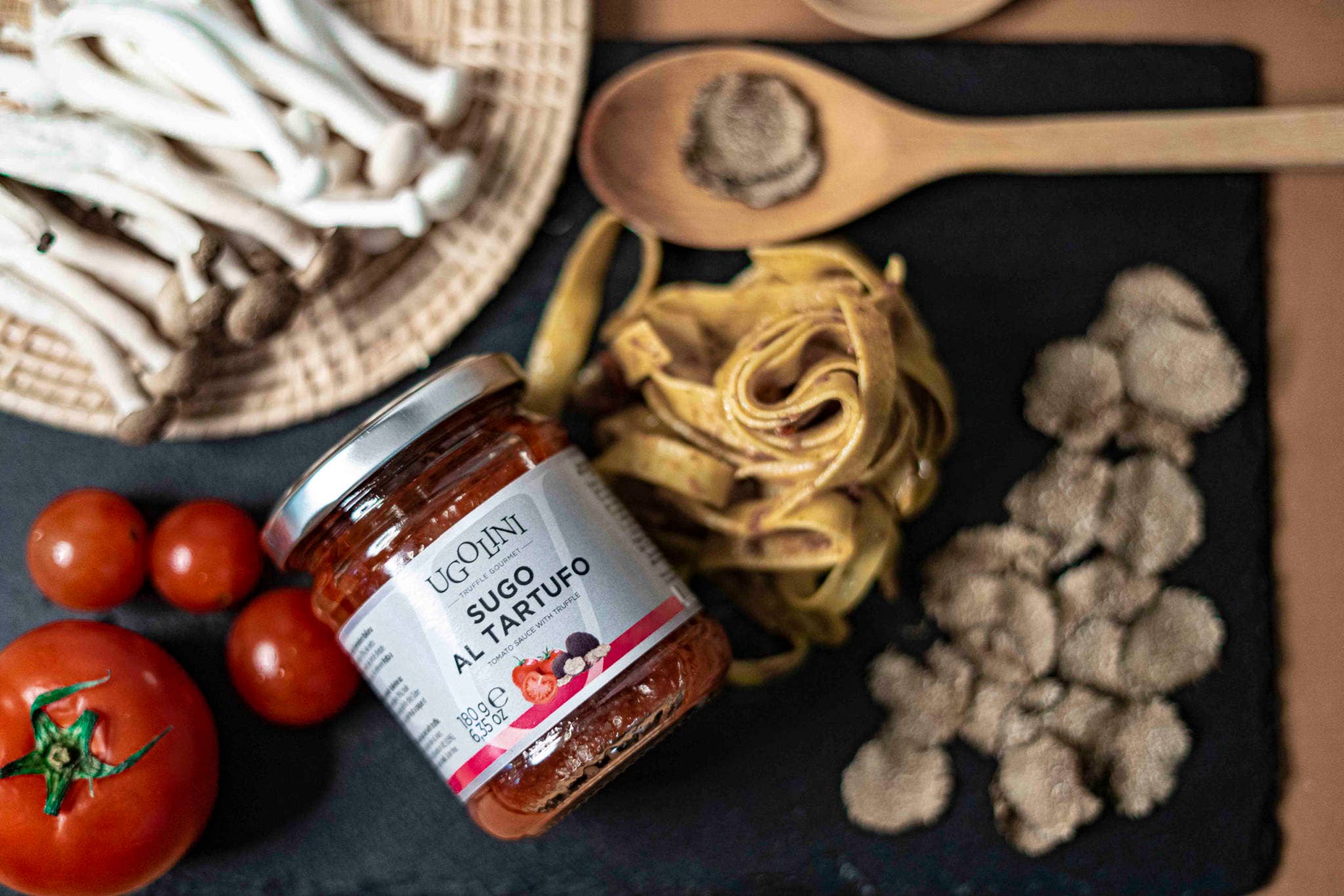 Pomidorų padažas su juodaisiais trumais „Ugolini“, 180 g