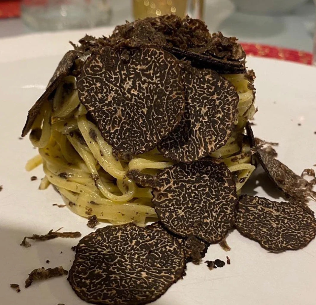 Švieži juodieji žieminiai trumai (Tuber Melanosporum Vittadini)